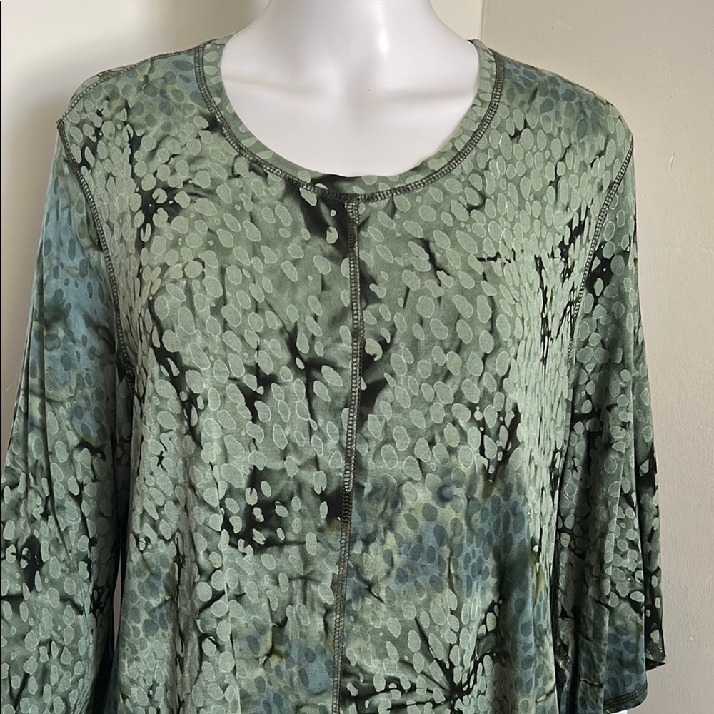 Dunia, Woman’s Size XL Asymmetrical Green Tunic Top - Picture 2 of 10